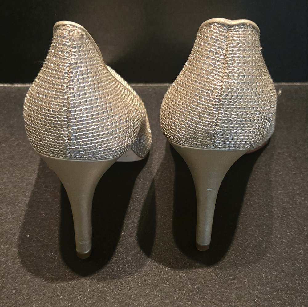 SALE Antonio Milani 9M Elegant Gold Mesh High Heels EUC - Picture 9 of 11